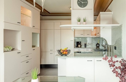 Obere Kyll House | Green Eifel Casa w/Views, Sauna Barrel, Garden, BBQ