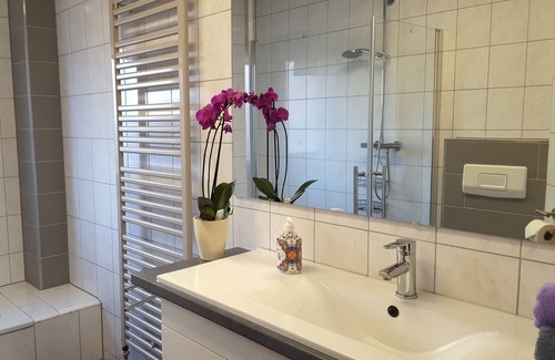Schaar Apartment | Green garden