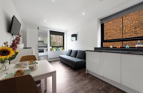 Harringay Apartment | Green Lane Studio by MoreThanStays