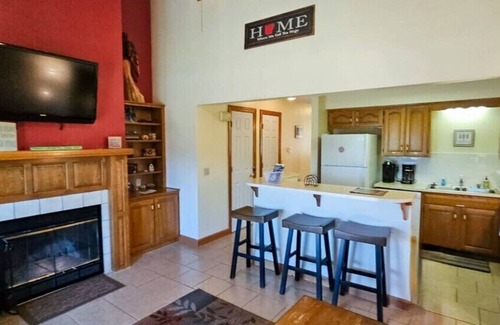 Holiday Island House | Green Meadow 2 Condo Lake Access, Marina, Golf