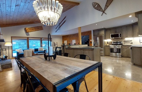 Stratton Ski Chalet | Green Mountain Chalet w/Hot Tub, Sauna, Treehouse on 4 acres