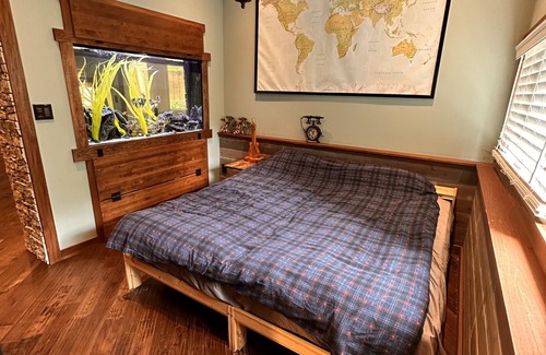 King Cabin | Green Oaks Lodge in King