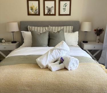 Erudgere House | Green Tree Cottage rural serenity near town