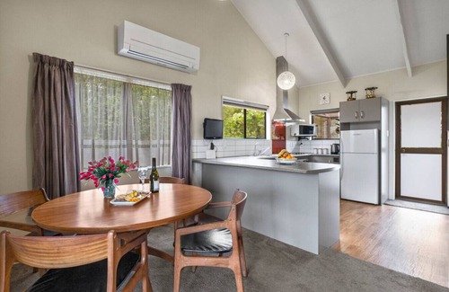 Richmond Heights House | Greenhaven with lake views and wifi
