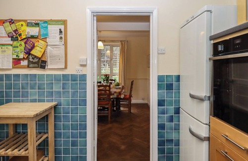 Budleigh Salterton Cottage | GREENHEDGES, pet friendly, with a garden in Budleigh Salterton