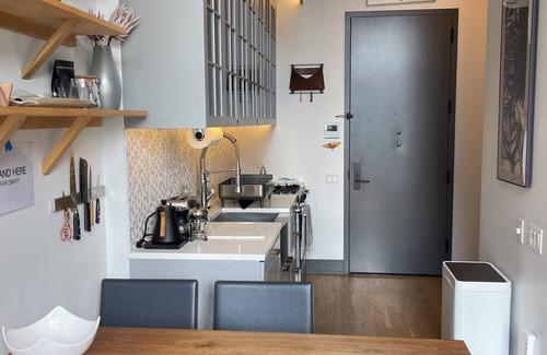 Greenpoint Condo | Greenpoint BK Top Floor Luxury 1 bed/1 bath Waterfront: shorter stay available