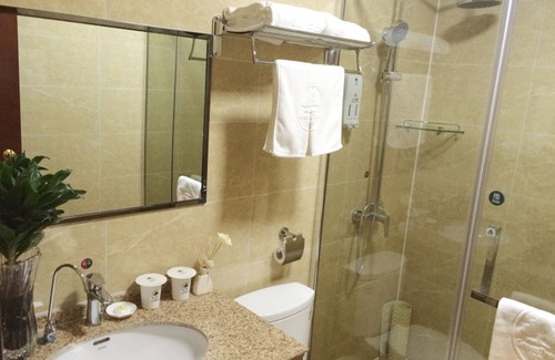 Suqian Hotel | GreenTree Inn Suqian Sihong Passenger Station Zhongyuan Logistics District Hotel