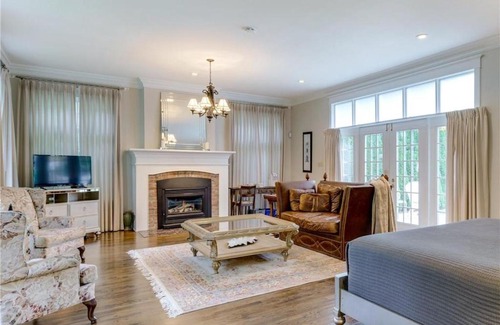 Old Town Historic District Bed & Breakfast | Greenview Manor, Luxury Bed & Breakfast