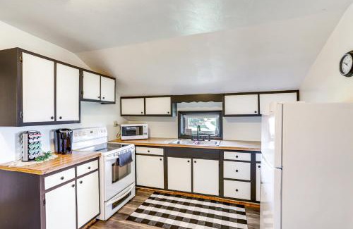New Haven Huron County Apartment | Greenwich Countryside Apartment with Shared Yard