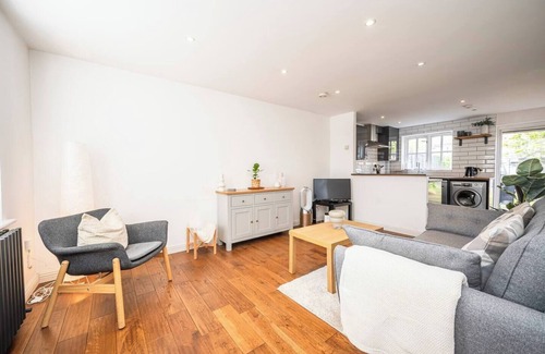Eltham West House | Greenwich House 10 mins to O2 - Free Parking | Pass the Keys