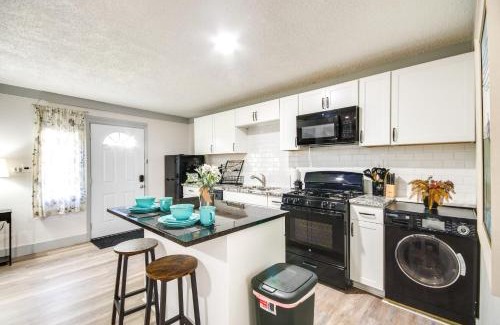 Greenwood Apartment | Greenwood Studio Cottage Less Than 1 Mi to Downtown!