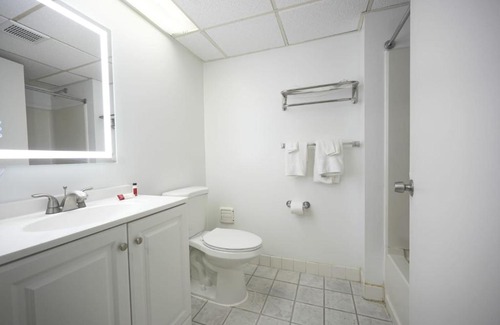 Berlin Hotel | Greenwoods inn & Suites