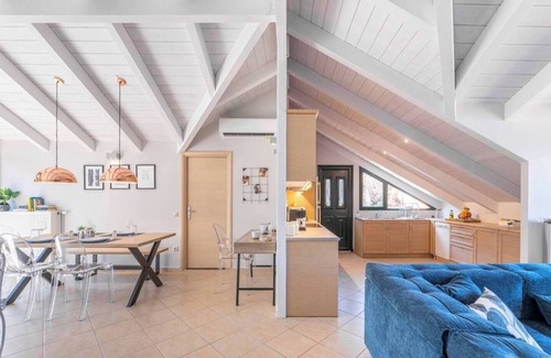 Agia Anna Beach Apartment | Gregory's loft (100 meters from the beach)