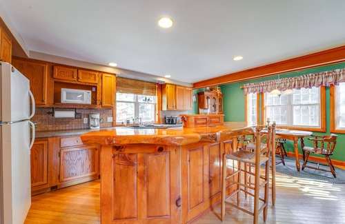 Brantingham House | Greig Getaway Near Brantingham Lake & Ski Resort