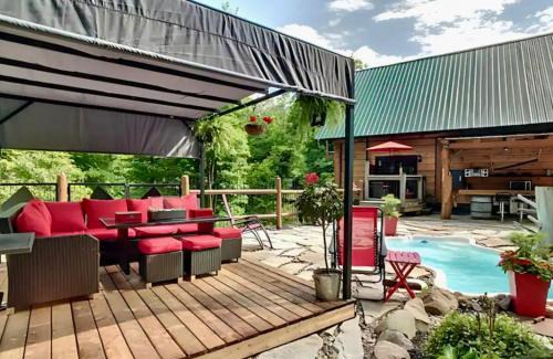 Pointe-au-Chene Ski Chalet | Grenville Gem: Luxury Chalet,Pool & Jacuzzi Oasis