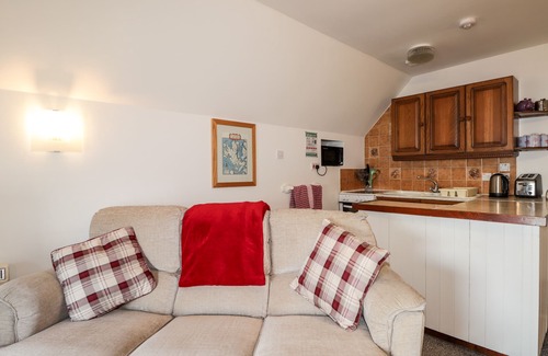 Greshornish Apartment | GRESHORNISH BOATHOUSE, pet friendly, with open fire in Dunvegan