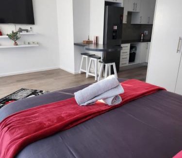 Durbanville House | Grey House is a self catering unit with no loadshedding