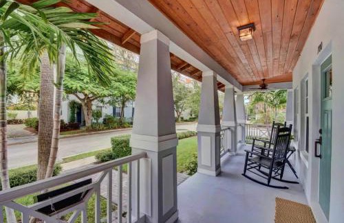 Grandview Heights House | Grey Mist - Recharge in a Stylish Home Near Downtown