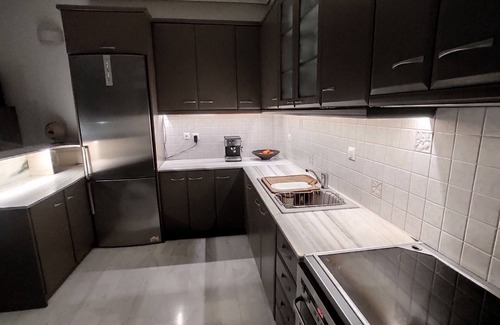 Patras Apartment | Grey Stones & Balcony:n2-bedroom apartment in lovely Patra with WiFi, AC