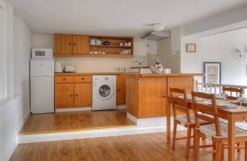 Lyme Regis Cottage | GREYSTONES FLAT, family friendly, with a garden in Lyme Regis