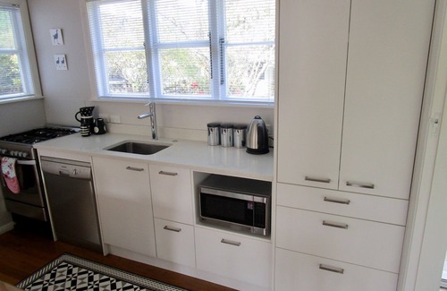 Greytown House | Greytown Cottage, Fast Fibre, SkyTV, all Linen and Cleaning fee included.