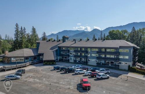 East Kootenay Apartment | Griz Inn by StayIn
