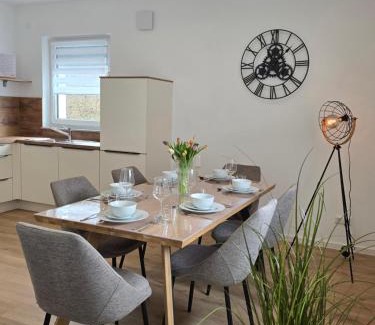 Kulmbach Apartment | Großes Apartment mit Küche, Dusche, Badewanne, Balkon, Parkplatz vor dem Haus, schnelles Internet, ADA5