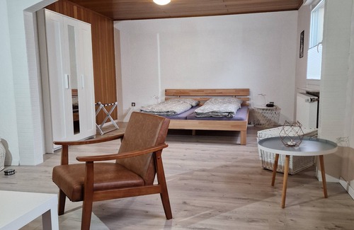Buettelborn Apartment | Großzügige Ferienwohnung 4+1 Personen, 2 Schlafzimmer