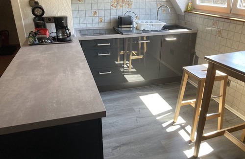 Idar-Oberstein Apartment | Großzügige Helle Ferienwohnung mit 4 Schlafzimmern
