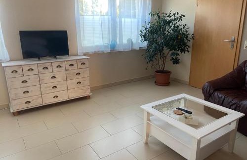 Tucheim Apartment | Großzügige Wohnung mit Schreibtischarbeitsplatz in Genthin OT Tucheim