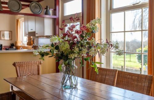 Oudelande House | Groepswoning in hart van Zeeland 8 personen VP051