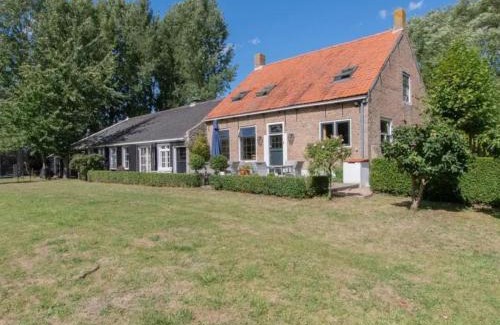 Oudelande House | Groepswoning in hart van Zeeland 8 personen VP051