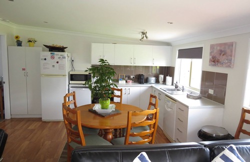 St. Georges Basin House | GRon - On the water of St Georges Basin great for water sports WIFI