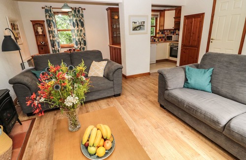 Duns Cottage | GROOM'S COTTAGE, pet friendly, with a garden in Chirnside