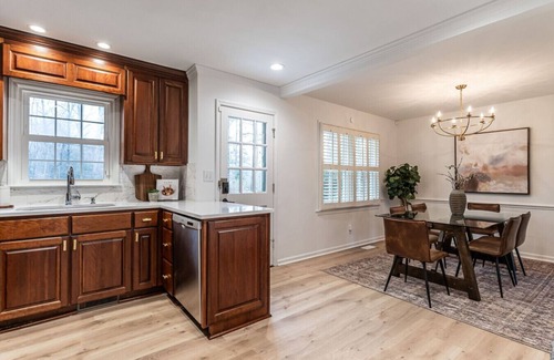 Cary House | Groovy Cary Crib - Pickleball, Pets & Plug-In 4 EV