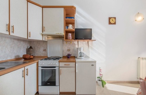 Lovrecica Apartment | Ground floor Apartment Orzan II with terrace near to the Beach