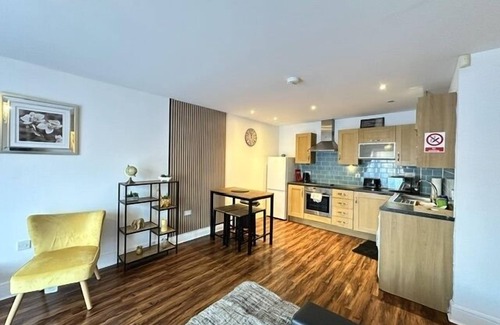 Derby Apartment | Ground Floor Deluxe - Courtyard View