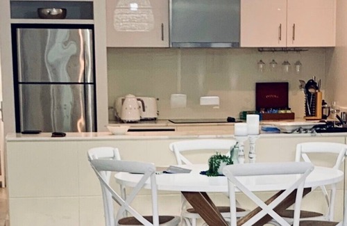 Palm Cove Apartment | Ground floor, Poolside Luxury Apartment