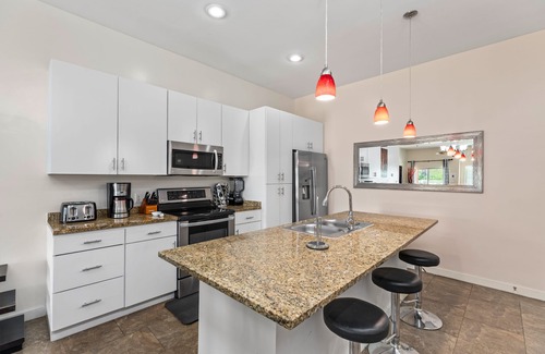 South Padre Island Condo | Ground Floor Condo with Pool, Gym & BBQ Area! Short Walk to Beach!