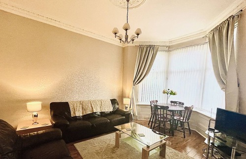 Coatbridge Apartment | Ground floor Victorian Apartment