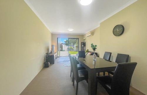 Thornlie Apartment | Ground Garden-Two King Beds&One Queen Bed