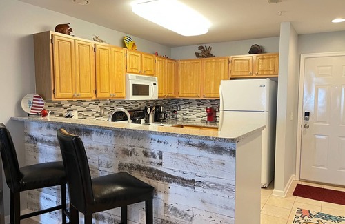 Rehoboth Beach Condo | Ground Level Condo w/Two Bedrooms Sleeps 4 w/Pool & Parking