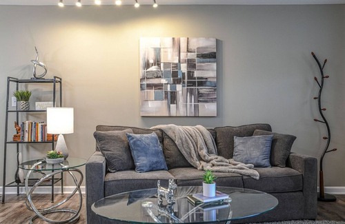 Shepherdsville Apartment | ground level flat with washer-dryer & easy parking