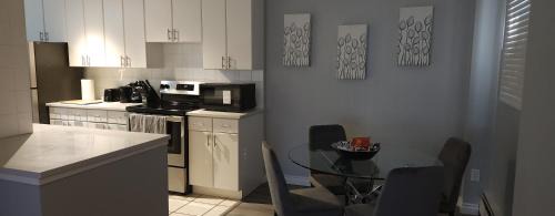 Connaught Apartment | Ground-Level Gem: 2-Bedroom City Retreat