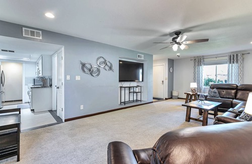 Glendale House | Ground level, Pool/Spa/Covered parking, Minutes to GCC & Historic Downtown Glendales dining/shopping