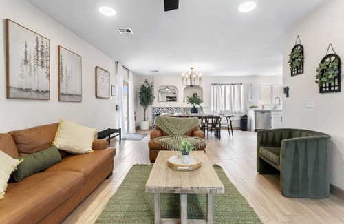 North Las Vegas House | Group 5 BD Home w/Pool and more