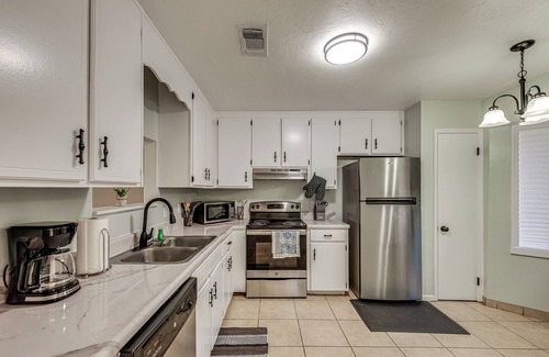 Tallahassee Apartment | Group-Friendly Rental 5 Mi to Dtwn Tallahassee!