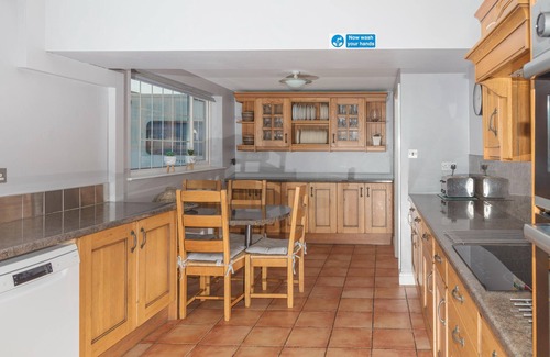 Hardstoft Cabin | Group Retreat w/Hot Tub | Sleeps 28 + 9 En-Suites