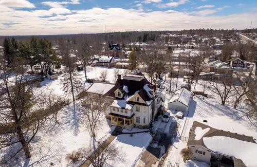 Marmora Apartment | Group stay home @Marmora and Lake Inn B & B with Indoor Pool.