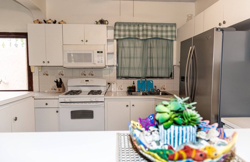 Flag Hill House | (Group Villa) Eagles Nest by the Beach